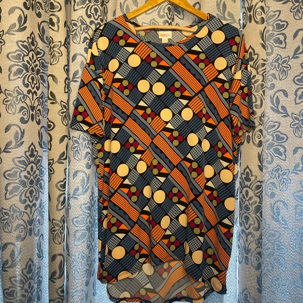 LULAROE Irma Top in XXS